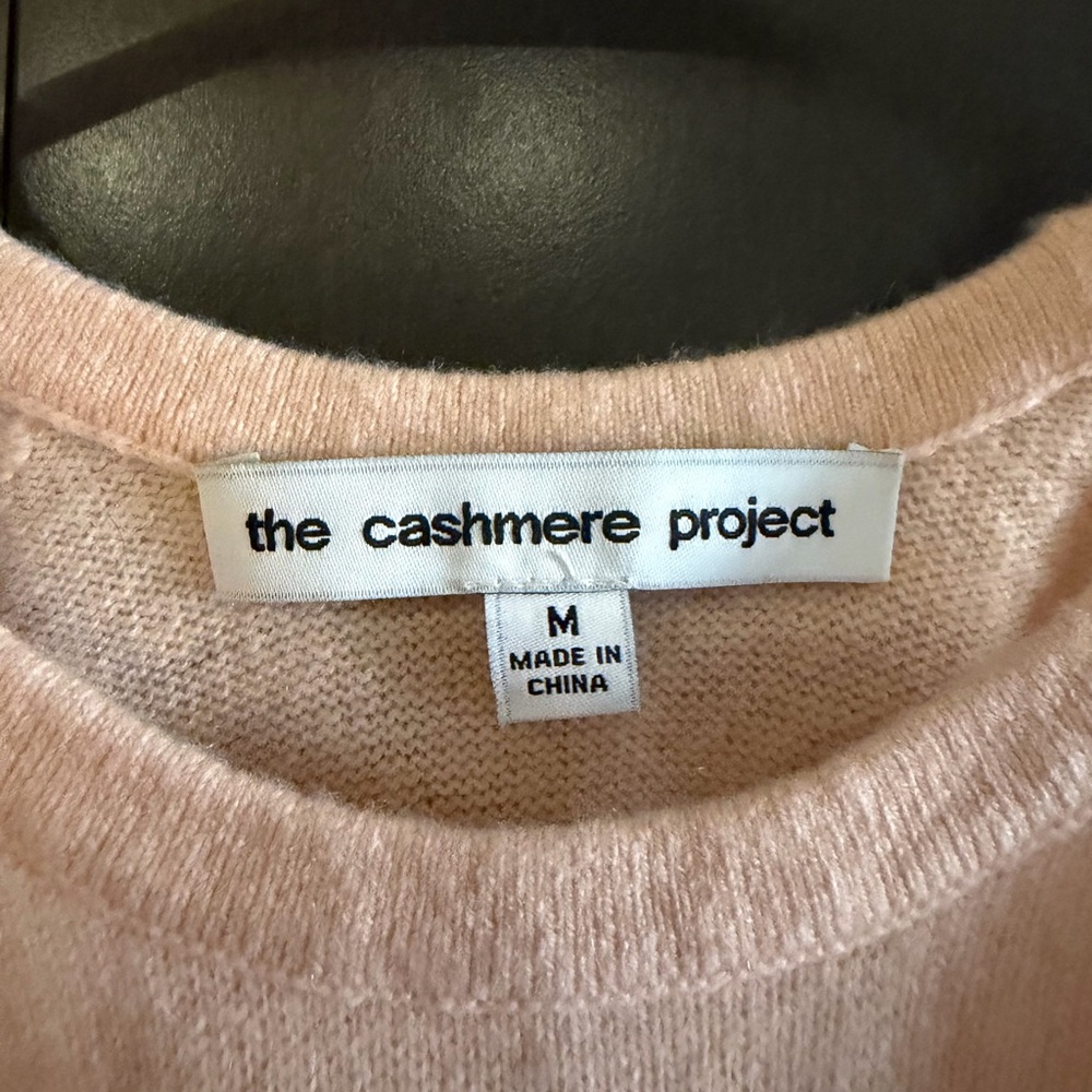Chic Peach Sleeveless Cashmere Top - Picture 2 of 4